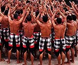 ウルワツのケチャをお楽しみください