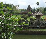 バリで一番きれいと言われているタマンアユン寺院