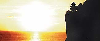 サンセットツアーでご案内するウルワツ寺院のサンセット