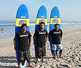 デコムバリサーフのインストラクターたちです