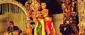 クマンギレストランでのバリ舞踊の一場面