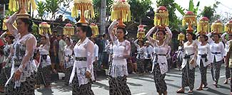 ウルワツのケチャダンス