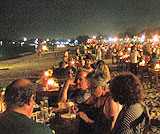 夜のジンバランビーチ