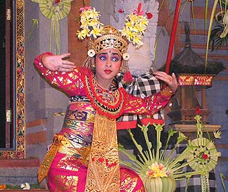 レゴンダンス鑑賞ツアーでご案内するレゴンダンスのチョンドンと呼ばれるレゴンダンスの花形