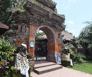 ウブド王宮の入り口です