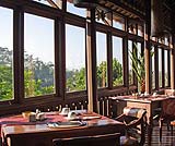 １８０°自然のパノラマが楽しめるレストラン